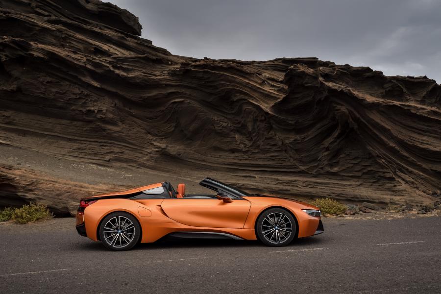  BMW i8 Roadster (I15) 2018 года  (WW) (фото 9 из 198)